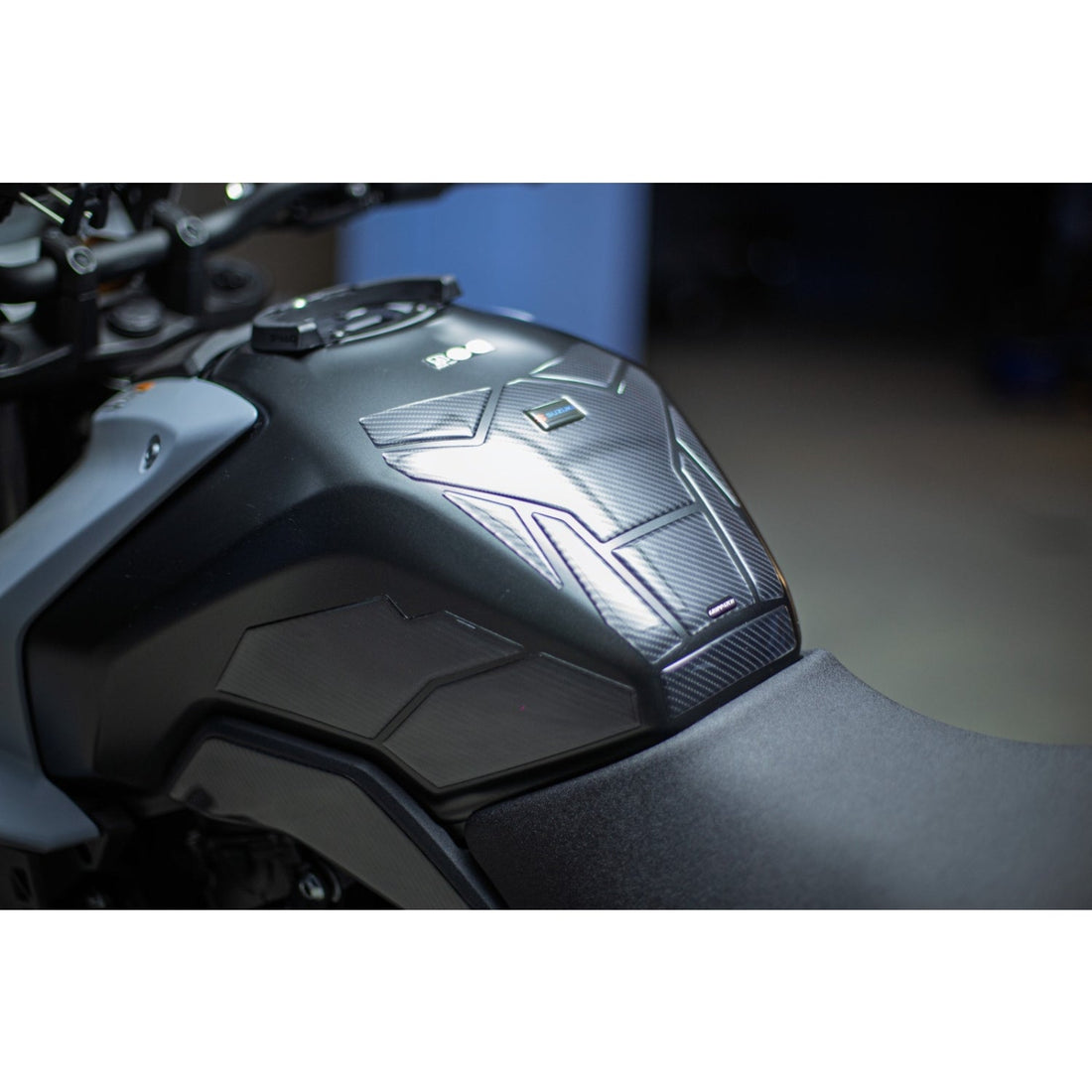 Grippatch Suzuki GSX 8S (2023-2025) ile Uyumlu 6D Karbon 19 Parçalı Tank Pad Seti GC100