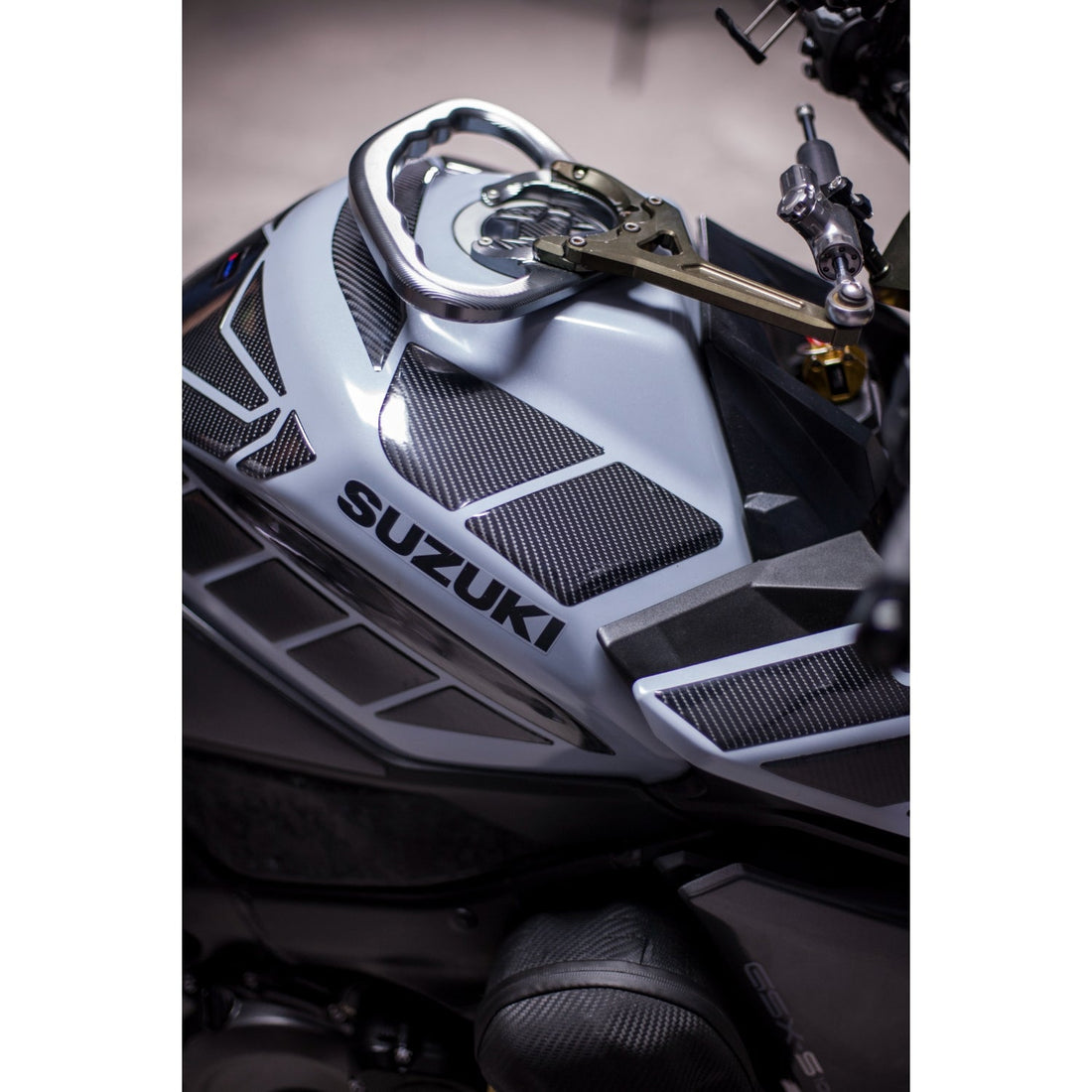 Grippatch Suzuki GSX-S1000 ile Uyumlu Kaydırmaz 6D Karbon 40 Parça Tank Pad Seti GC81