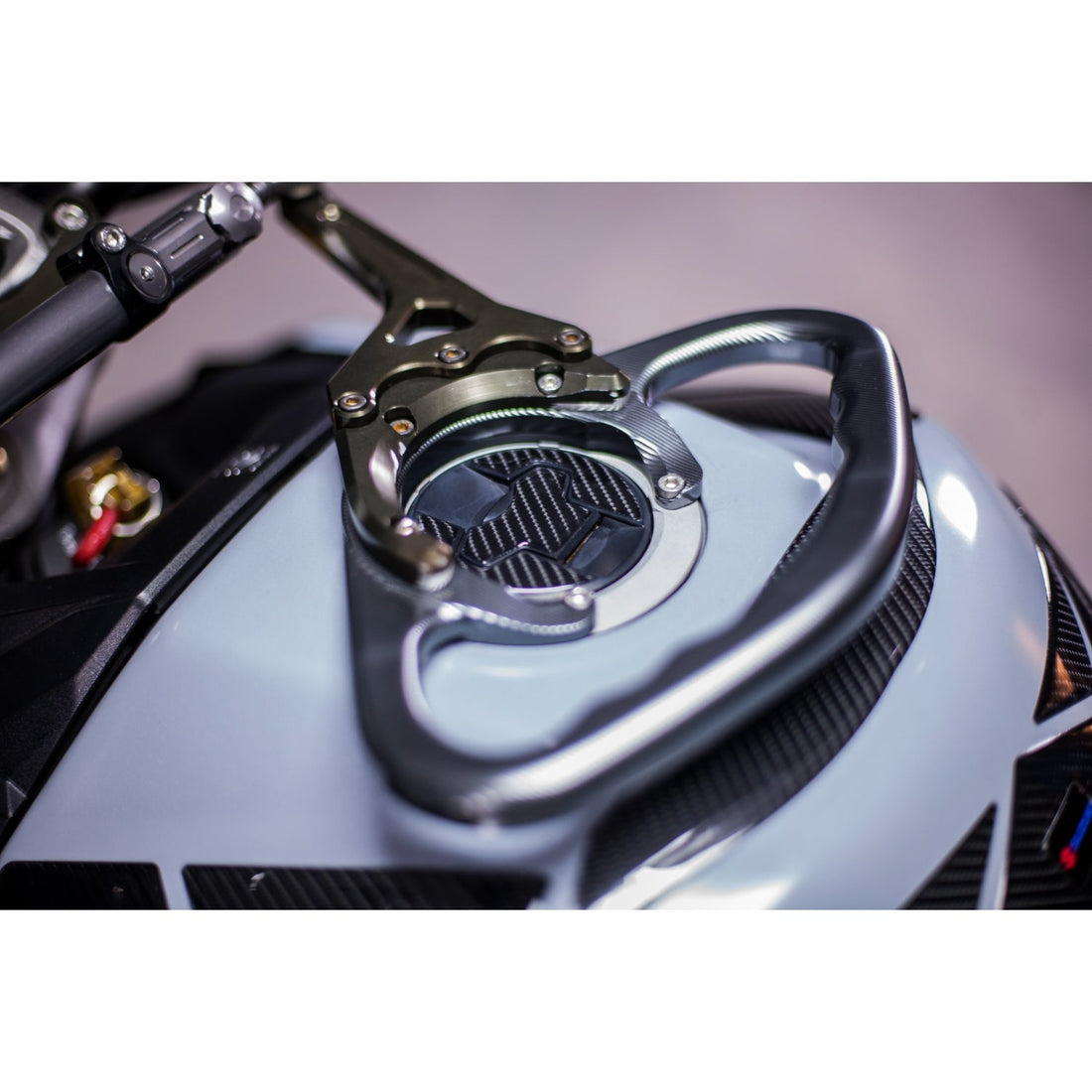 Grippatch Suzuki GSX-S1000 ile Uyumlu Kaydırmaz 6D Karbon 40 Parça Tank Pad Seti GC81