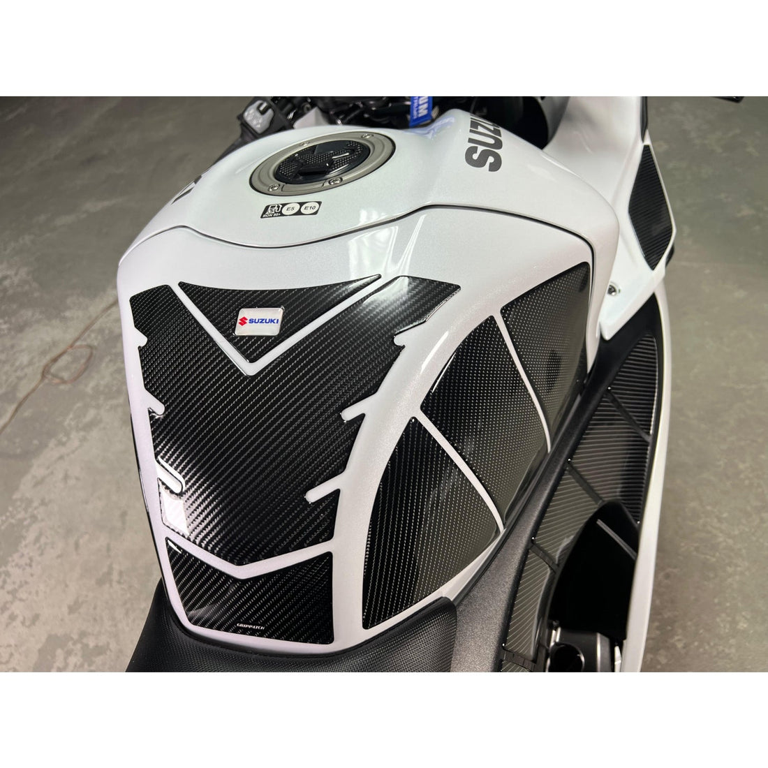 Grippatch Suzuki Hayabusa (2024) ile Uyumlu Kaydırmaz 6D Karbon 25 Parça Tank Pad Seti GC57
