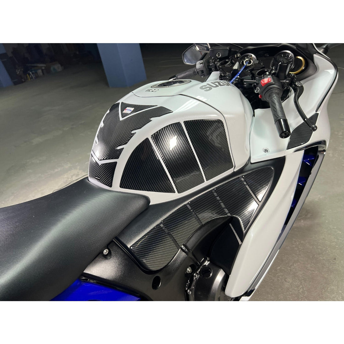 Grippatch Suzuki Hayabusa (2024) ile Uyumlu Kaydırmaz 6D Karbon 25 Parça Tank Pad Seti GC57