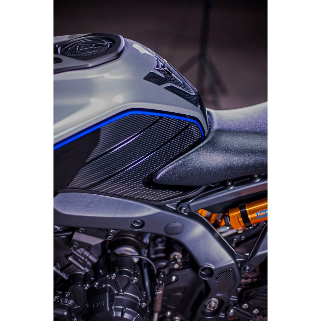 Grippatch Yamaha MT-09 SP GEN4 (2024 - 2025) ile Uyumlu Kaydırmaz 6D Karbon 19 Parça Tank Pad Seti GC80