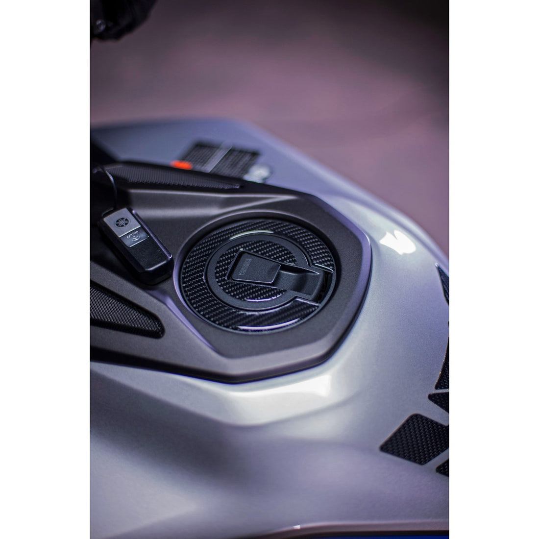 Grippatch Yamaha MT-09 SP GEN4 (2024 - 2025) ile Uyumlu Kaydırmaz 6D Karbon 19 Parça Tank Pad Seti GC80
